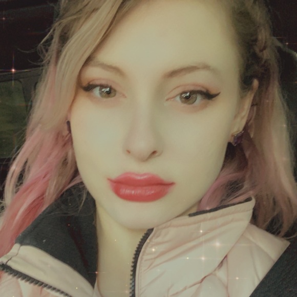 Meet your Posher, Kelsey - Picture 1 of 1